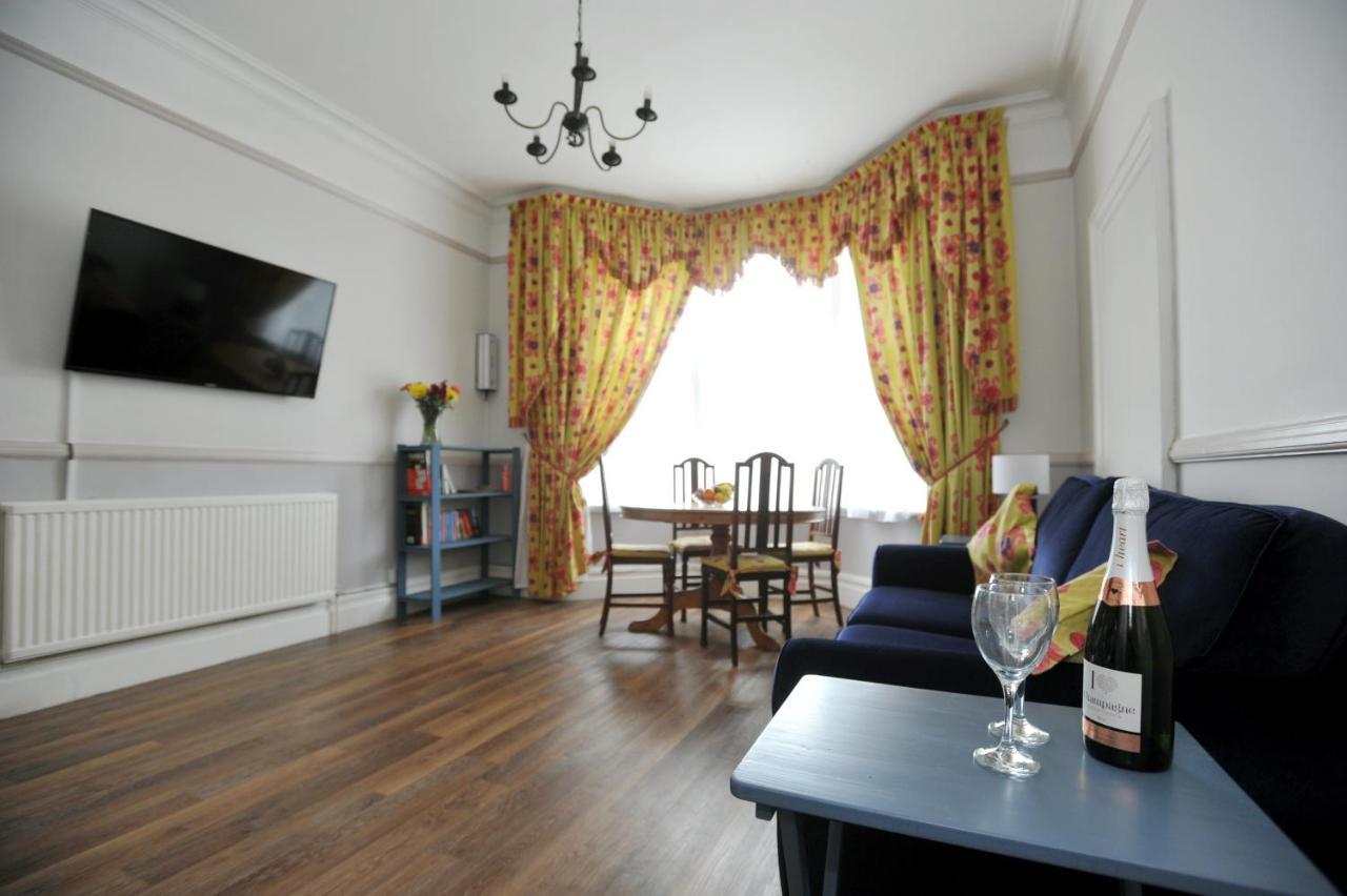 Beechurst Serviced Apartments チェルトナム エクステリア 写真